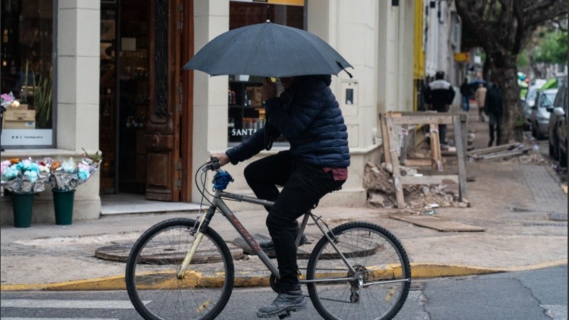 Un jueves gris y frío en Rosario.