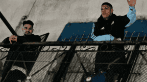 El Flaco López y Facundo Medina salieron al balcón en Villa Caraza.