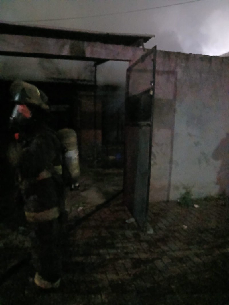 &nbsp;Zapadores trabajando en el infreso de la propiedad.