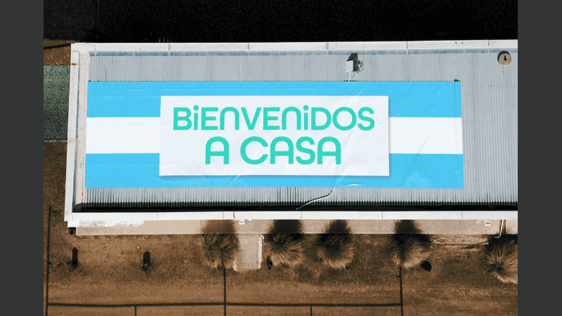 Bienvenidos a casa, desde el cielo, en el campo.
