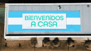 Bienvenidos a casa, desde el cielo, en el campo.