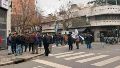 Los trabajadores despedidos se manifestaron en la puerta del Ministerio.