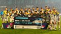 El plantel de Central con el cartel en respaldo y agradecimiento a la selección argentina.
