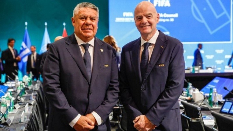 Infantino junto a Tapia.