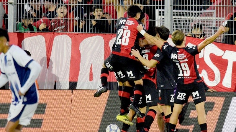 Newell's celebra la victoria en el arranque del campenato (Fotobaires).