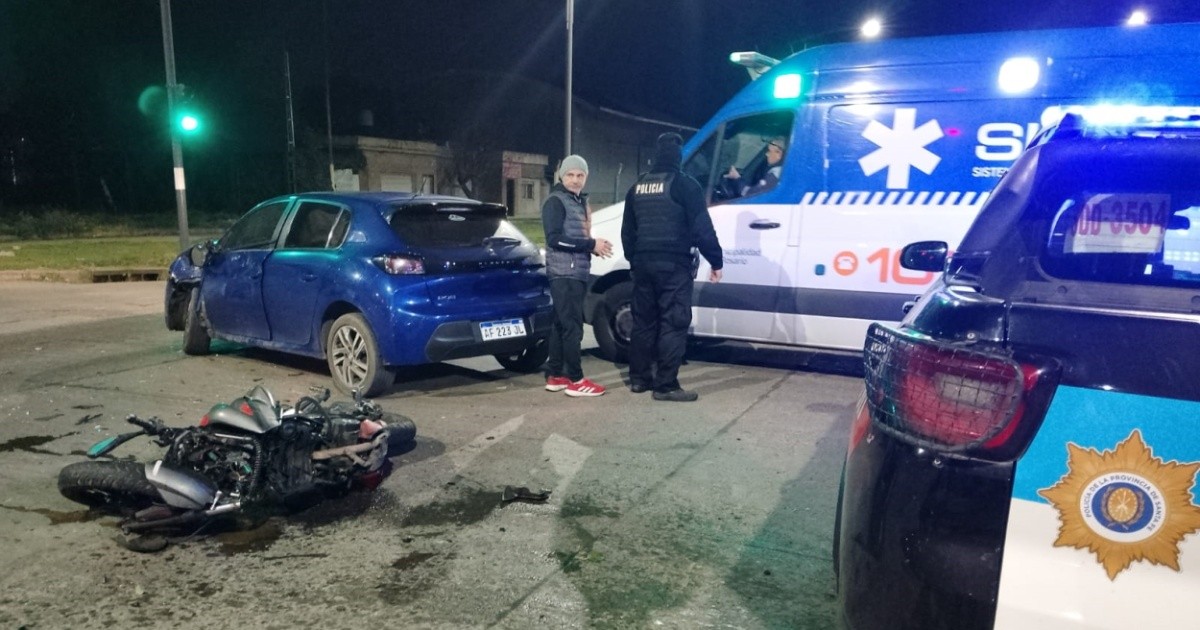 Choque entre auto y moto en el acceso a la ruta 34 y Circunvalación de Rosario
