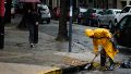 Imagen de archivo de tareas de limpieza municipal durante una tormenta.