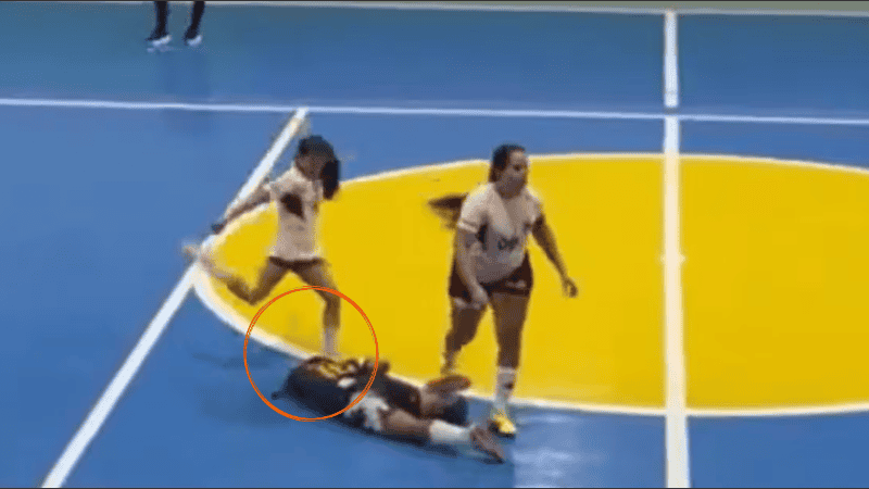 Atacó a una rival que estaba en el piso, golpeó a otra jugadora y fue inhabilitada por cinco años.
