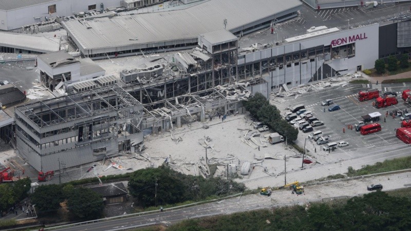 Vista del edificio del centro comercial Aeon Mall Kumamoto, gravemente dañado tras el terremoto que sacudió Kashima.