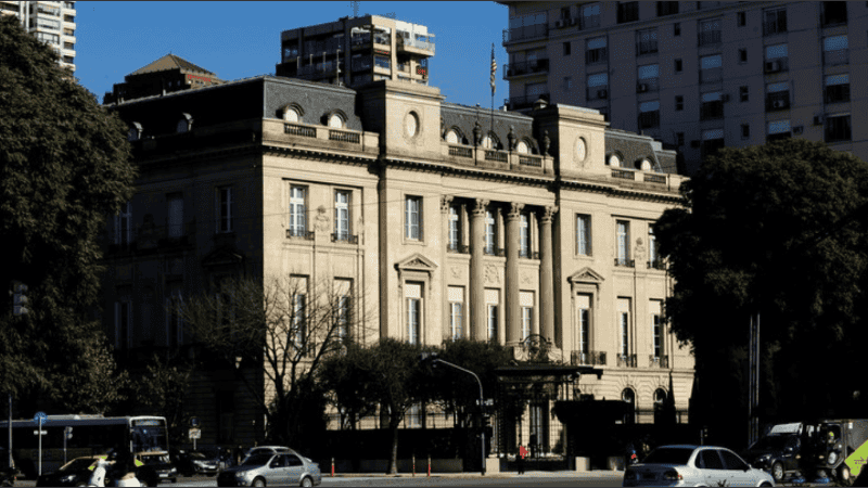 De acuerdo con fuentes policiales, la intimidación llegó mediante una llamada telefónica.