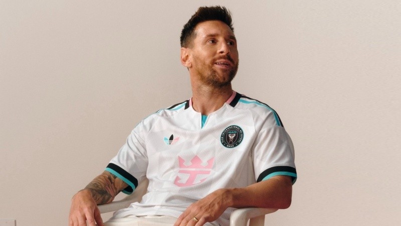 Leo, modelo de la nueva casaca de las Garzas. (Inter Miami)
