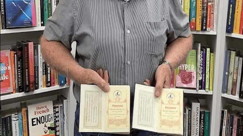 Los libros que sobrevivieron a dos guerras mundiales para volver a casa.
