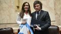 Villarruel con la bandera y Milei con la carpeta, cuando se sentaban uno al lado de la otra en la Cámara de Diputados de la Nación.