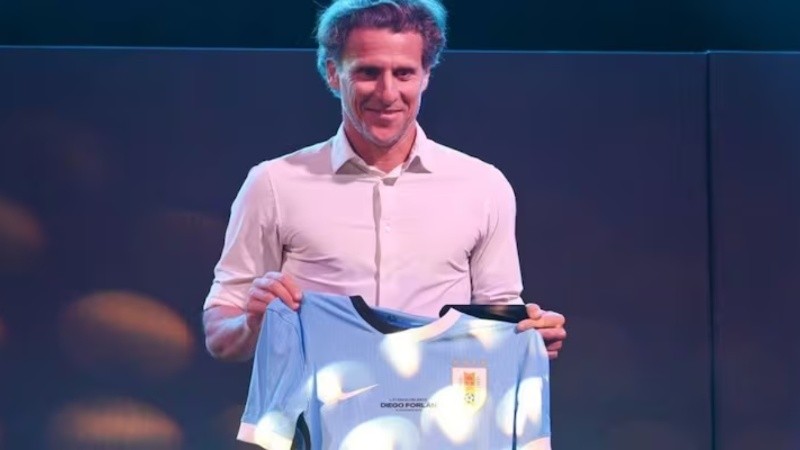 El ex delantero se hará cargo de la Mayor y de la Sub20.