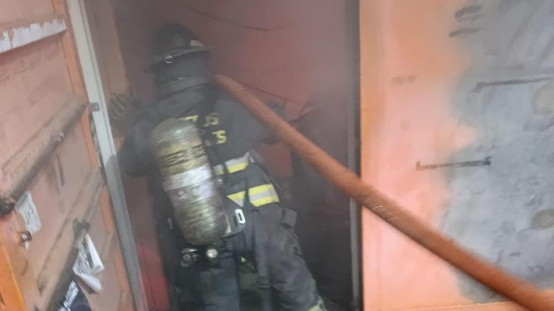El incendio en el supermercado afectó a la línea de cajas.