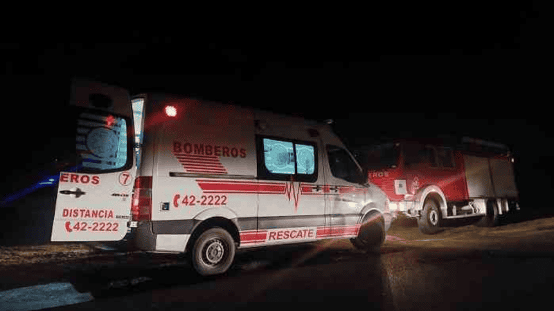 Bomberos trabajando en la zona del siniestro. (Lujan Hoy)