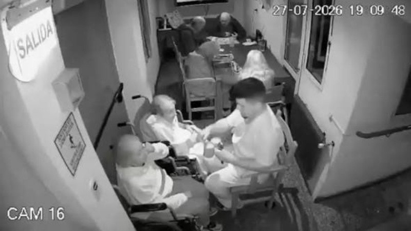 El trabajador le propinó un golpe con una cuchara a una de las residentes.