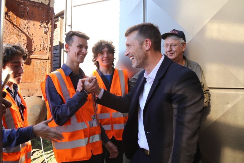El intendente de Pérez Pablo Corsalini durante la inauguración del Museo Taller Ferroviario “La Emperatriz”.