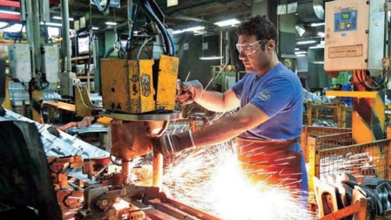 Las industrias santafesinas recibieron facturas de energía de alto voltaje.