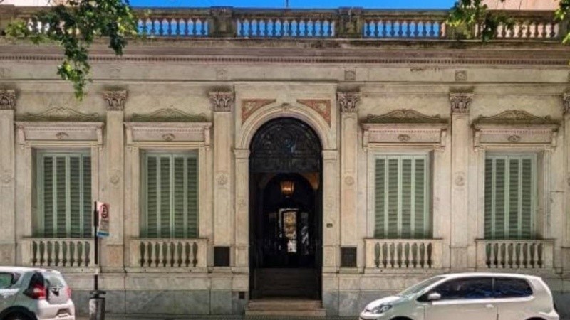 El ingreso del Museo Estevez por calle Santa Fe 748 (Facebook)