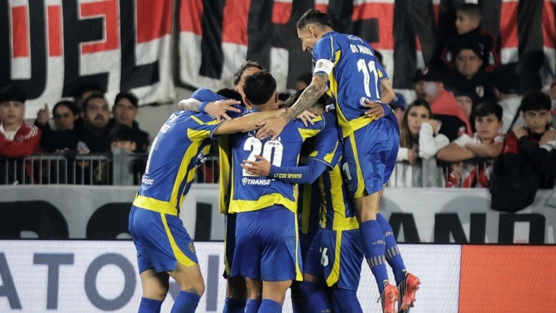 El festejo del 1-0 en el primer tiempo. (FotoBaires)