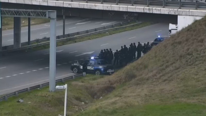 Fuerzas federales apostadas en Ayolas y Circunvalación este lunes a la mañana.