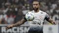 El delantero Memphis Depay todavía no volvió a Brasil para sumarse al Corinthians: negocia su renovación.