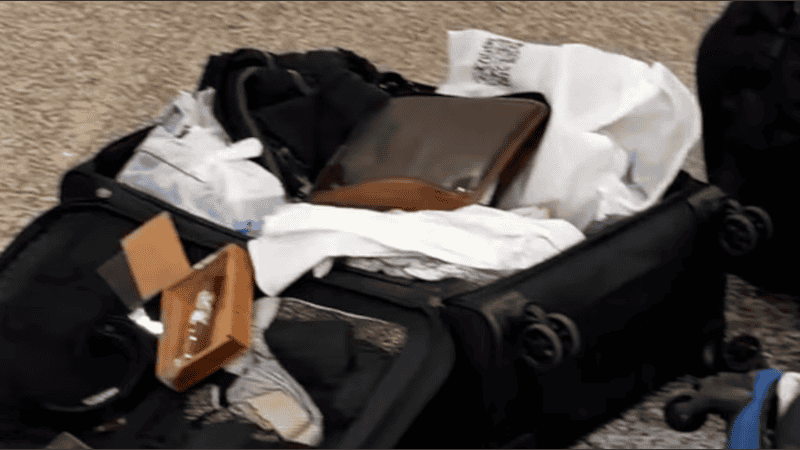 Una pasajera denunció en TikTok que recibió su equipaje abierto tras arribar a Ezeiza.