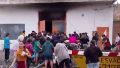 Tensión en un supermercado que desechó mercadería tras un incendio.