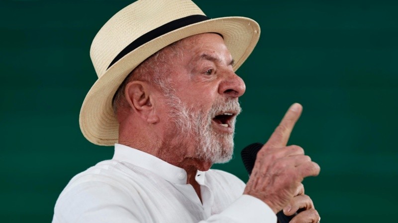 Lula retira al embajador en Argentina.