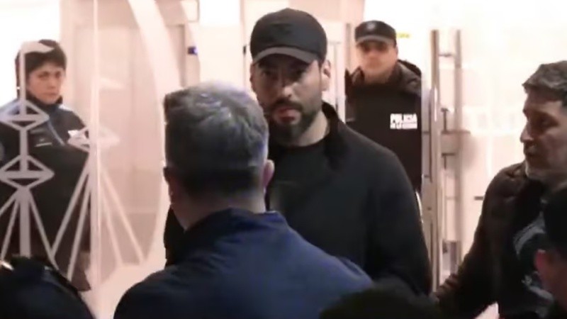Moyano al momento de ser liberado (captura video).