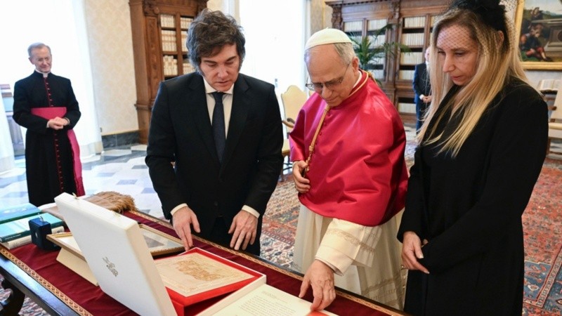 Javier Milei visitó a León XIV en junio de 2025 junto a su hermana y secretaria general de la presidencia, Karina Milei.