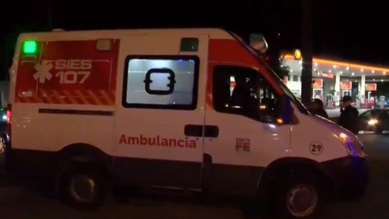 Una ambulancia del Sies trasladó al agente de urgencia a Rosario. (archivo)