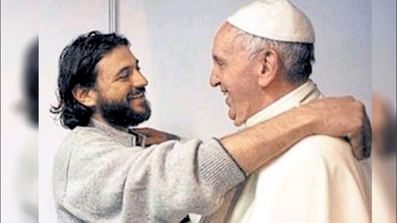 Bergoglio mantuvo siempre contacto estrecho con argentinos pero en el Vaticano.