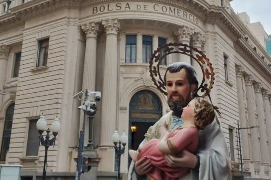 La imagen de San Cayetano fue trasladada en distintos recorridos por las calles de Rosario.
