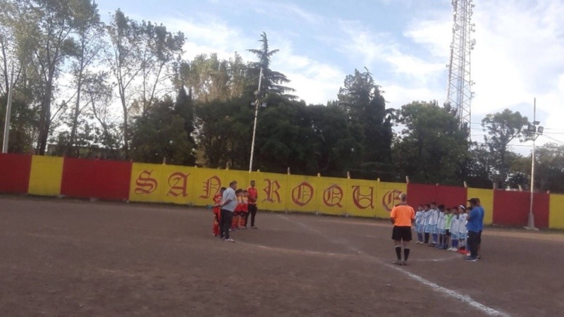 Los chicos en una práctica del club San Roque (IG).