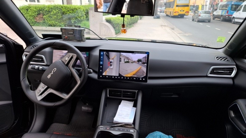 El auto ya recorre las calles de la ciudad.