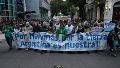 La patria no se vende. El lema que congrega a manifestantes contra el proyecto del oficialismo. Foto: Alan Monzón/Rosario3.