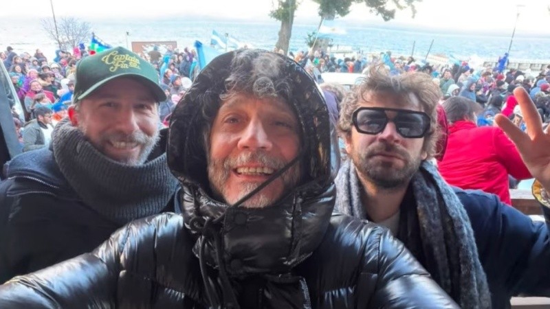 El rosarino y sus músicos marcharon en Bariloche