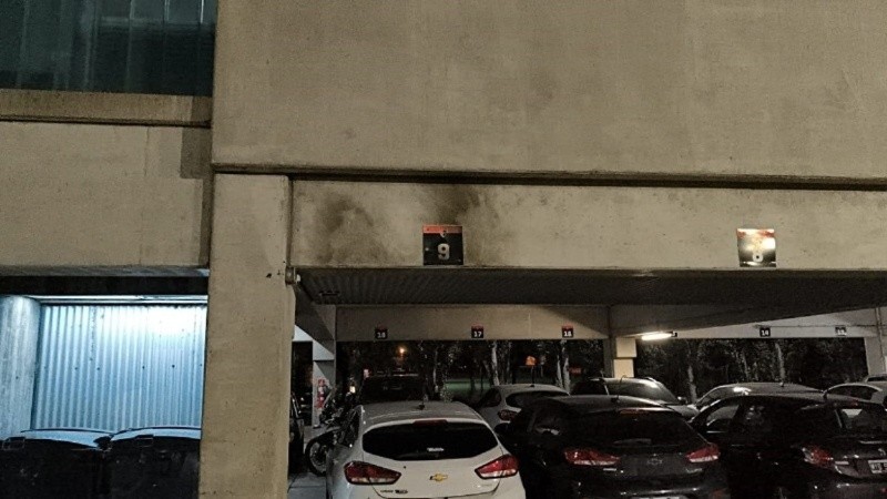 El lugar donde arrojaron la molotov.&nbsp;
