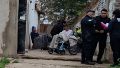 Los ancianos residentes en el geriátrico durante el procedimiento policial.