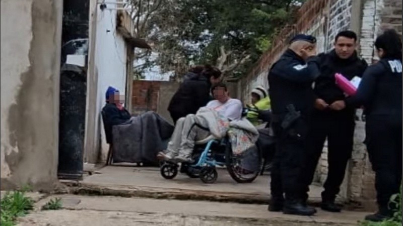 Los ancianos residentes en el geriátrico durante el procedimiento policial.