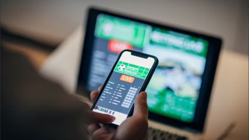 Uno de cada tres adolescentes reconoció haber apostado dinero por internet al menos una vez.
