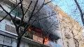 El fuego se desató en el tercer piso del edificio que está justo al lado de la vivienda de la exmandataria.