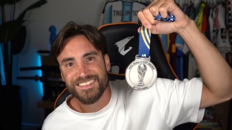 Tagliafico mostró orgulloso la medalla de plata.