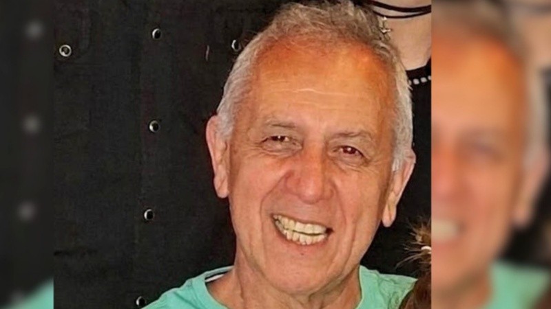 Oscar Daniel Vega tiene 68 años, mide 1.80 mts, es de contextura delgada y tiene el pelo blanco corto y ojos marrones