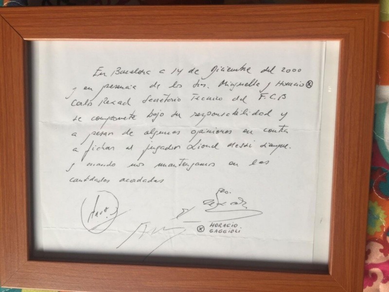 &nbsp;Primer contrato de Messi con el Barcelona, firmado en una servilleta, el 14 de diciembre de 2000.