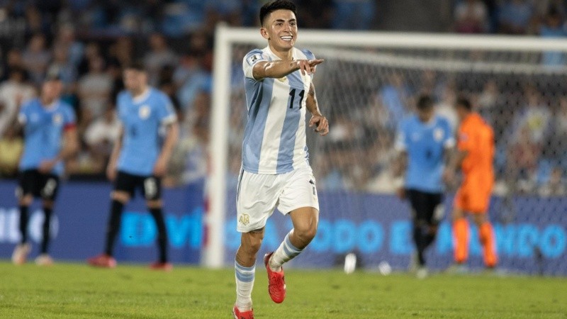 Almada llega a River luego de disputar el Mundial 2026 con la selección argentina