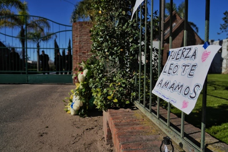 Los carteles en el cementerio El Prado (Alan Monzón/Rosario3). 