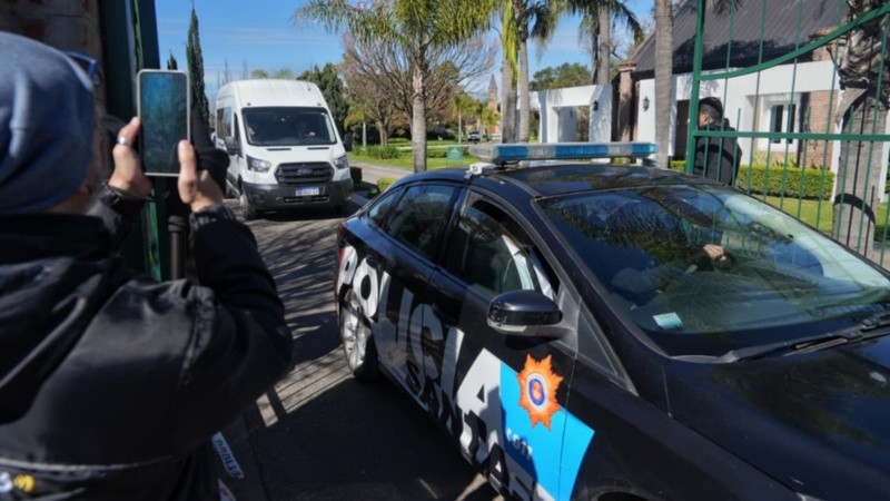 El cementerio bajo un fuerte operativo de seguridad este domingo a la mañana  (Alan Monzón/Rosario3).